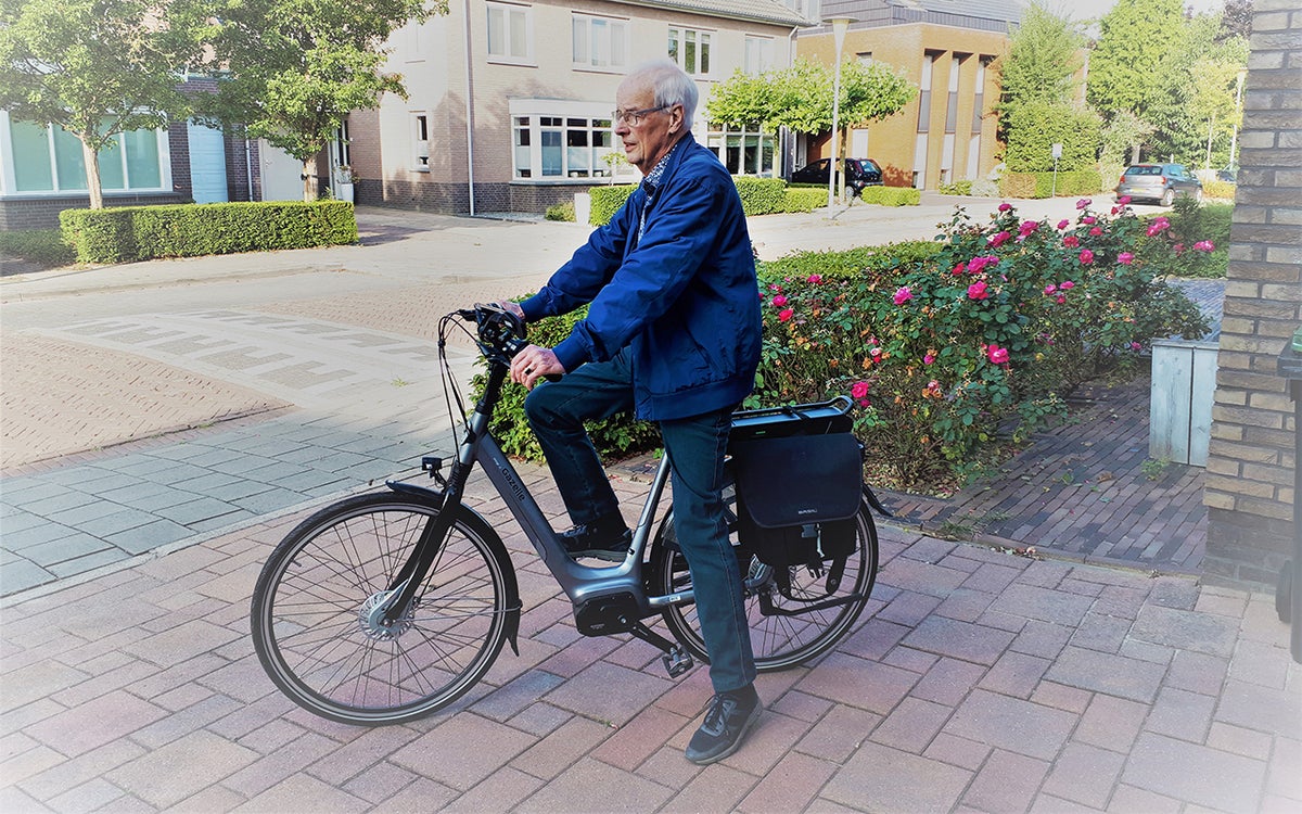 Gijs Donker op een fiets