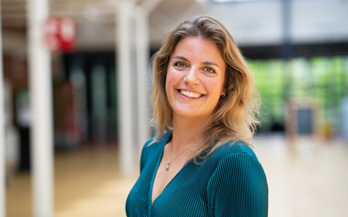 Portretfoto van oncologieverpleegkundige Laura Lammens, Verpleegkundige van het Jaar 2023.