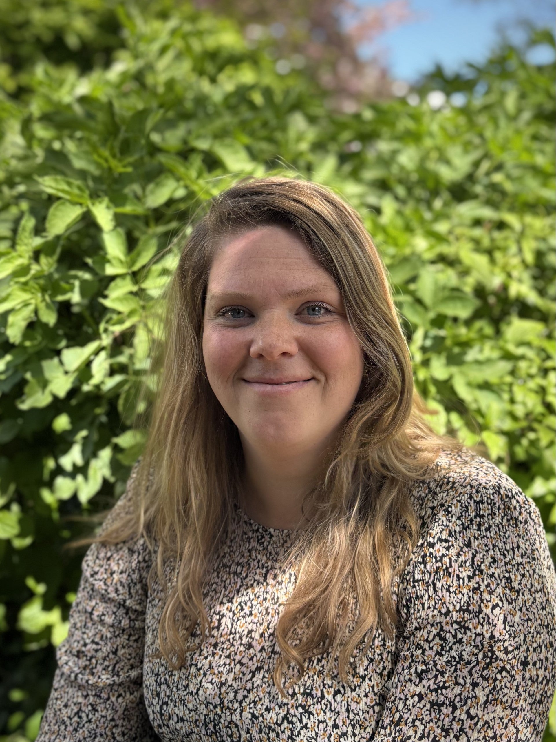 Portretfoto van Emma van Dijk.