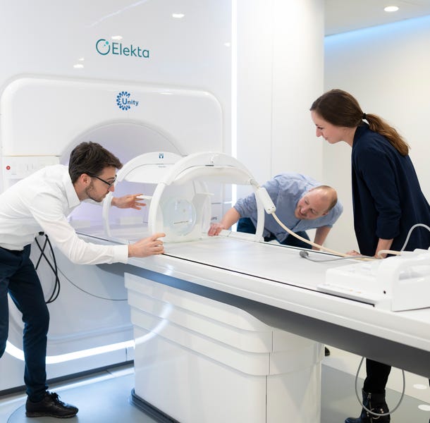 Jonge onderzoekers bij MR-linac