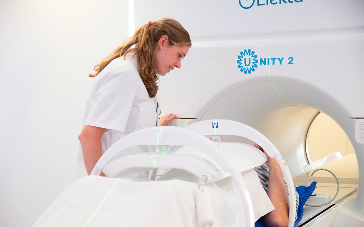 MR-Linac met een laborant