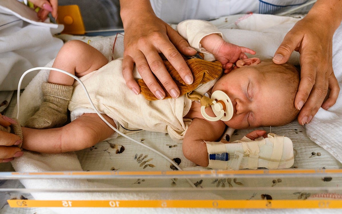 baby in couveusebedje