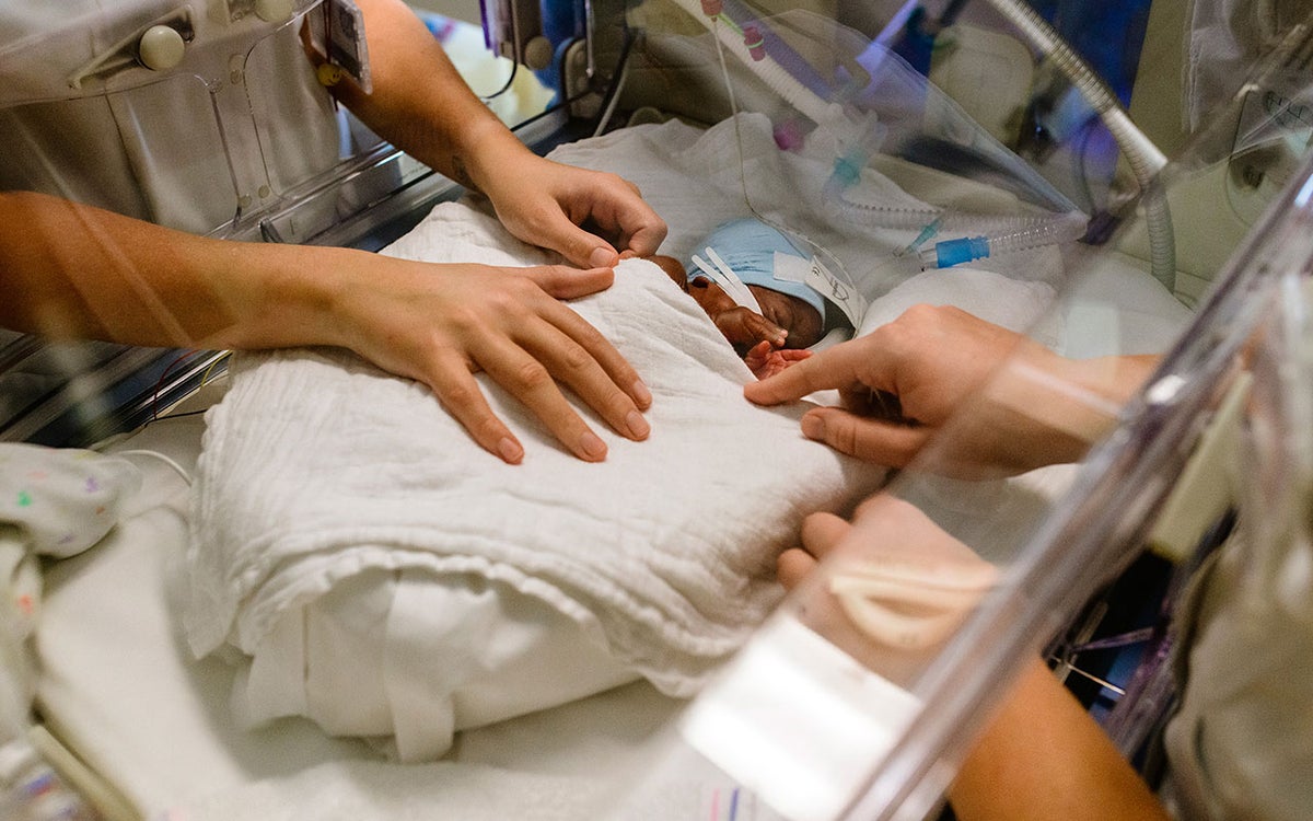 Baby in couveuse