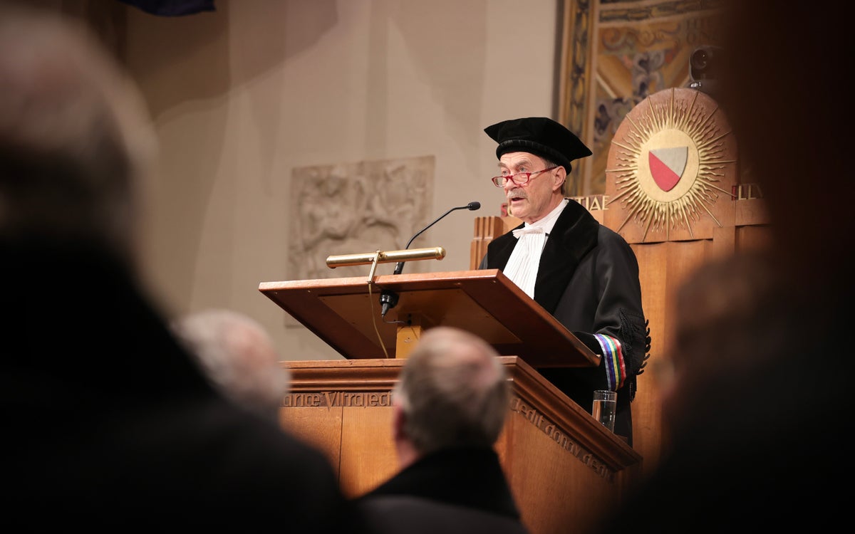 Traumachirurg Loek Leenen op zijn afscheidsrede.