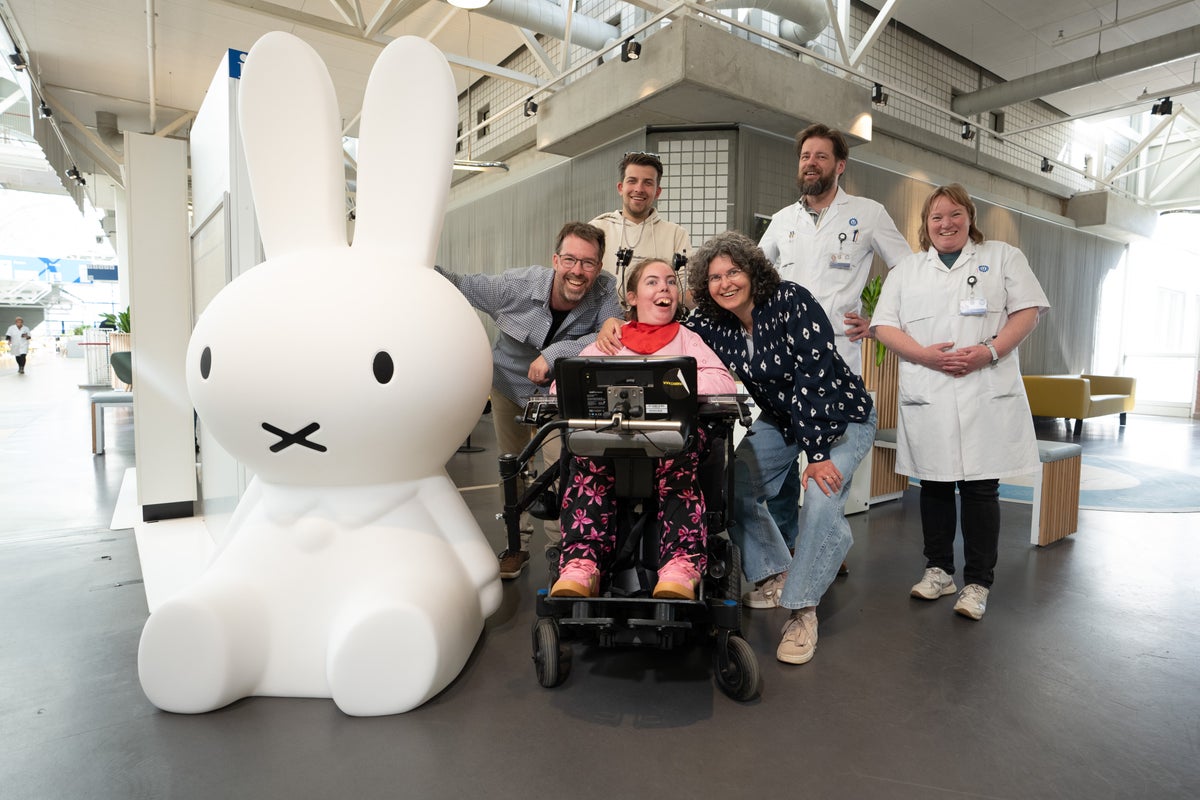 nijntje bij de hoofdingang van het UMC Utrecht