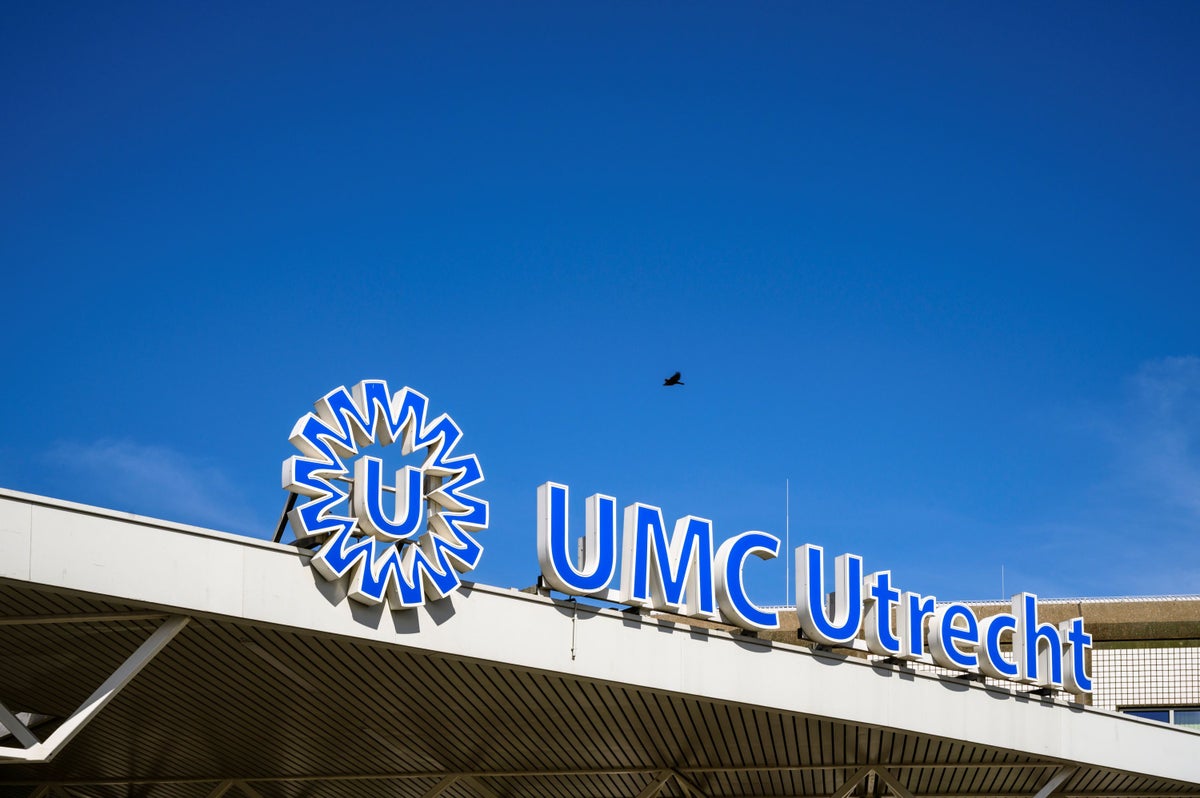 Voorgevel UMC Utrecht gebouw met logo