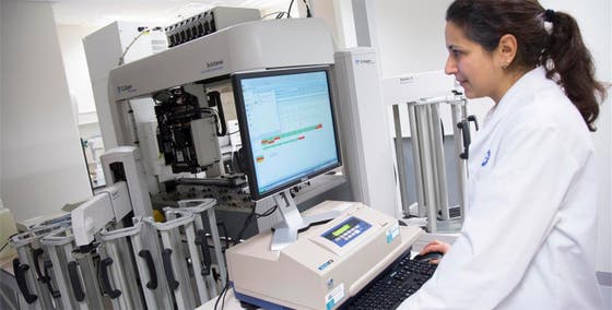 Laboratory assistant at terminal