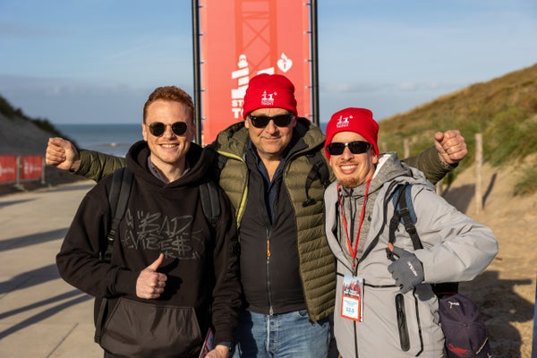 Wouter en Joost op het strand