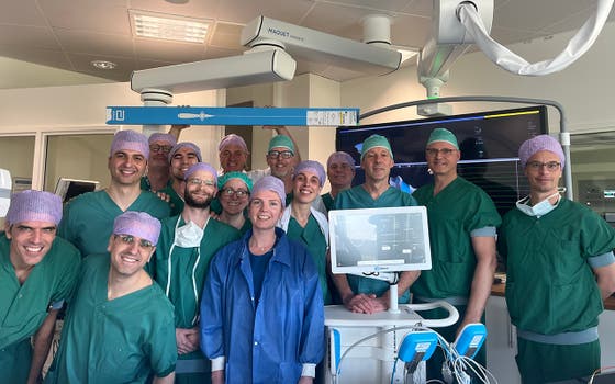 Het behandelteam dat een nieuwe ablatiemethode heeft toegepast